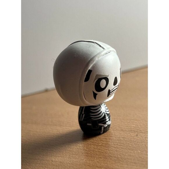 Funko Pint Sized Heroes Fortnite Series 1 Skull Trooper 2018 1.5” - Picture 2 of 7